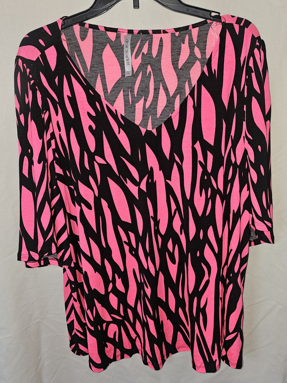 Dear Scarlett Pink & Black Abstract V-Neck Tunic Top
